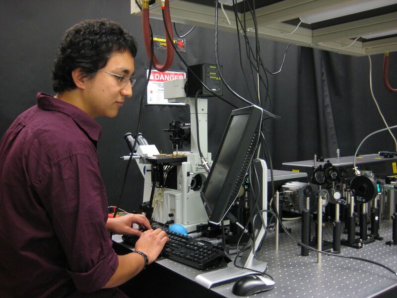 File:Payne Lab Jairo Zapata.jpg