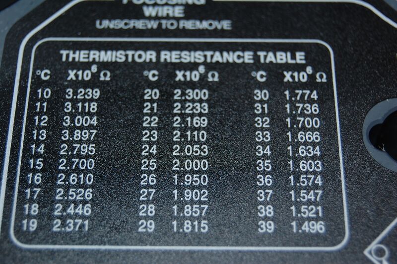 File:Physics 307L Millikan3.JPG