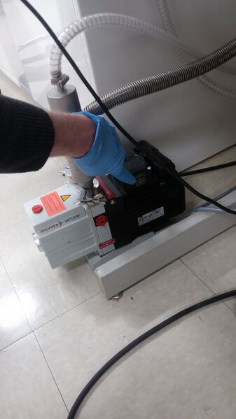 File:MM vacuumPump.jpg