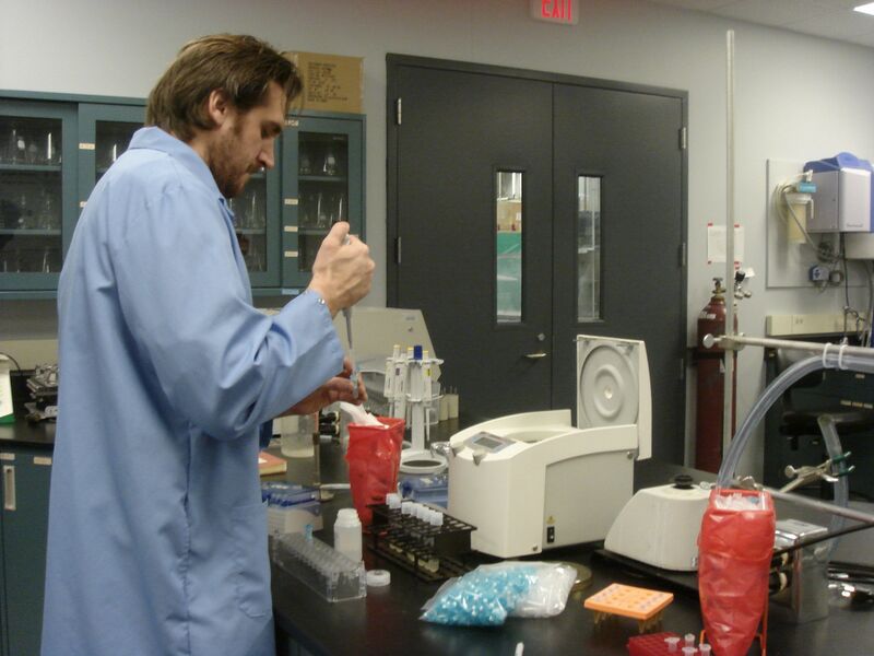 File:Pipetting.JPG