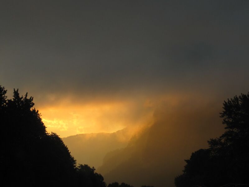 File:Columbia River Gorge Sunrise.JPG