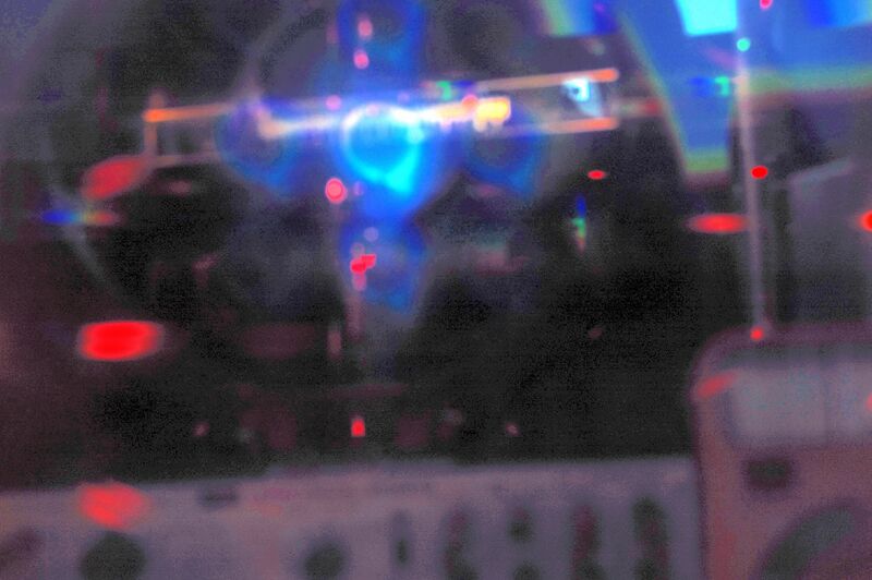 File:Cathode ray through grating.JPG