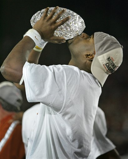 File:Vincetrophy.tif