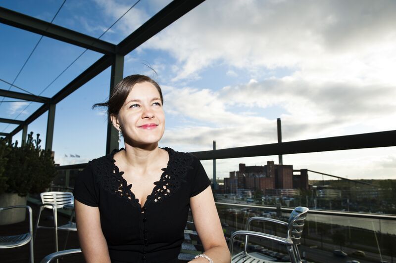 File:Tuuli Lahti-2-THL-katto.jpg