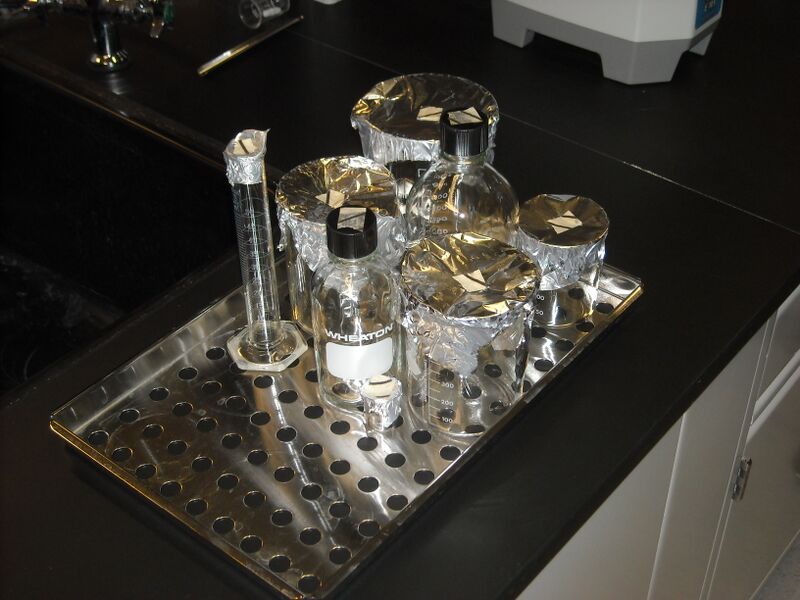 File:Improperly Spaced Glassware.JPG