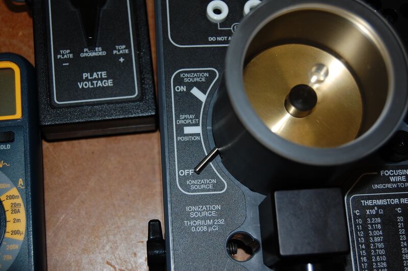 File:Physics 307L Millikan2.JPG