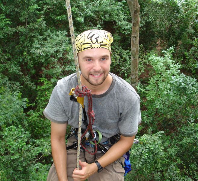 File:Tree climbing.jpg